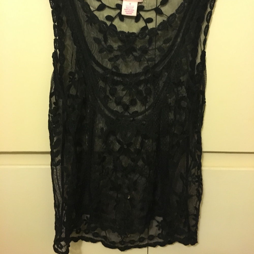 🦁3/$10 Sheer patterned top